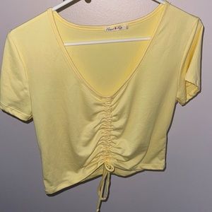 Cute yellow top💛🌻💛🌻